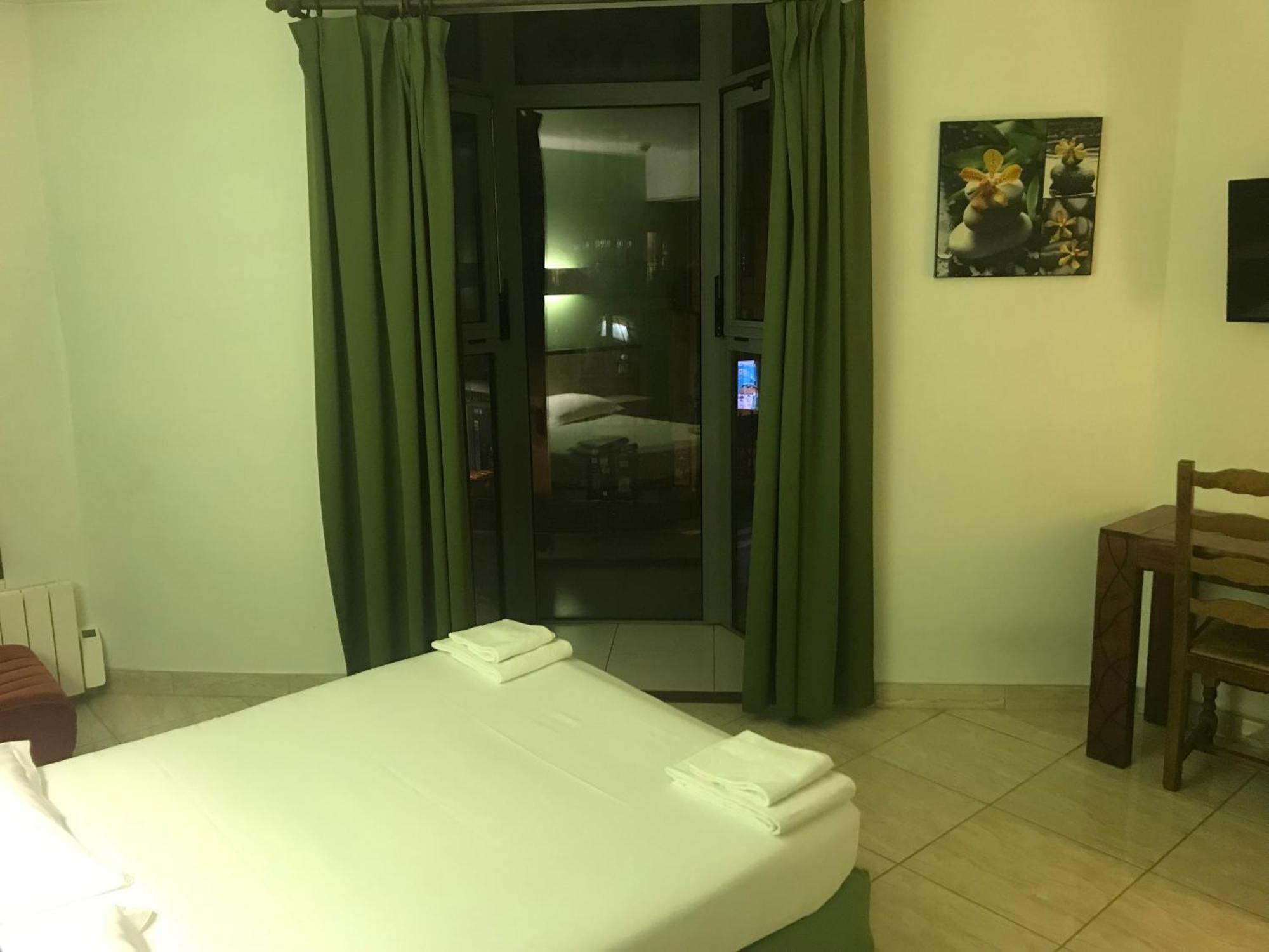Hotel Couleurs Sud Centre-Ville Gare Charleville-Mezieres Ngoại thất bức ảnh