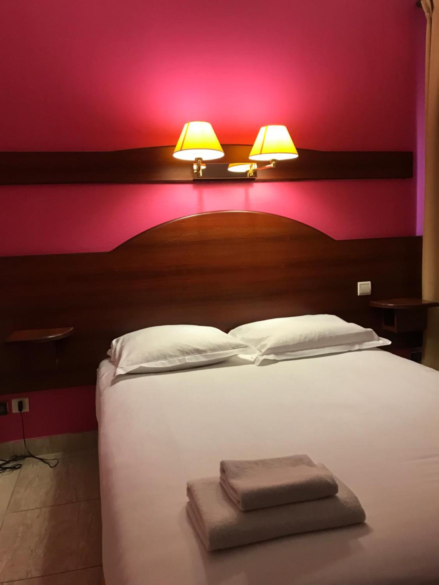Hotel Couleurs Sud Centre-Ville Gare Charleville-Mezieres Ngoại thất bức ảnh