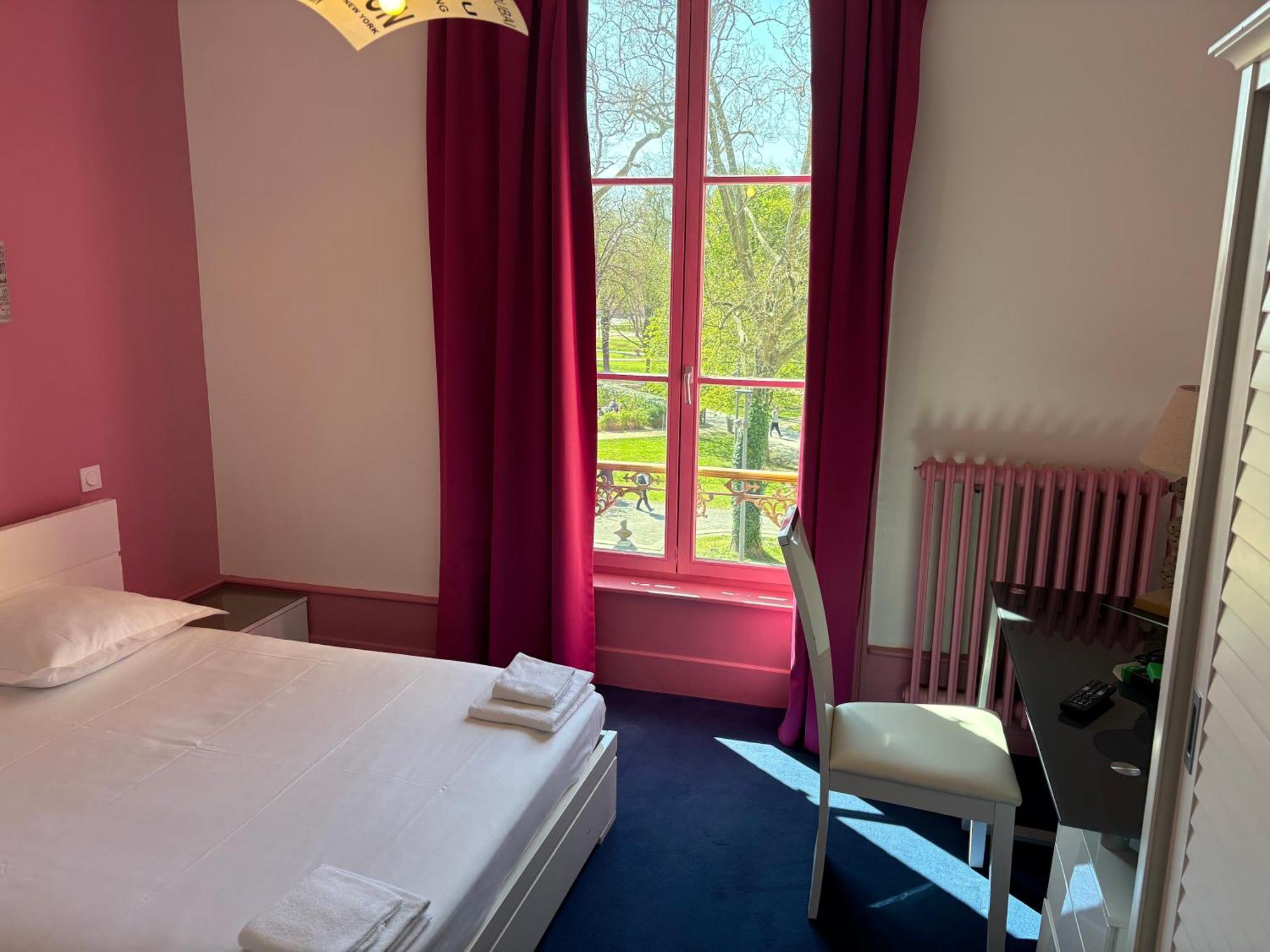 Hotel Couleurs Sud Centre-Ville Gare Charleville-Mezieres Ngoại thất bức ảnh